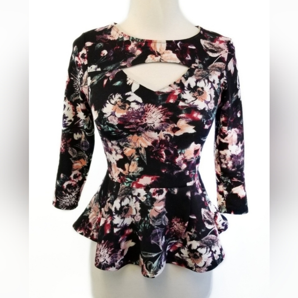 Material Girl Size S  Womens Black Floral 3/4 Sleeve Peplum Basic Top